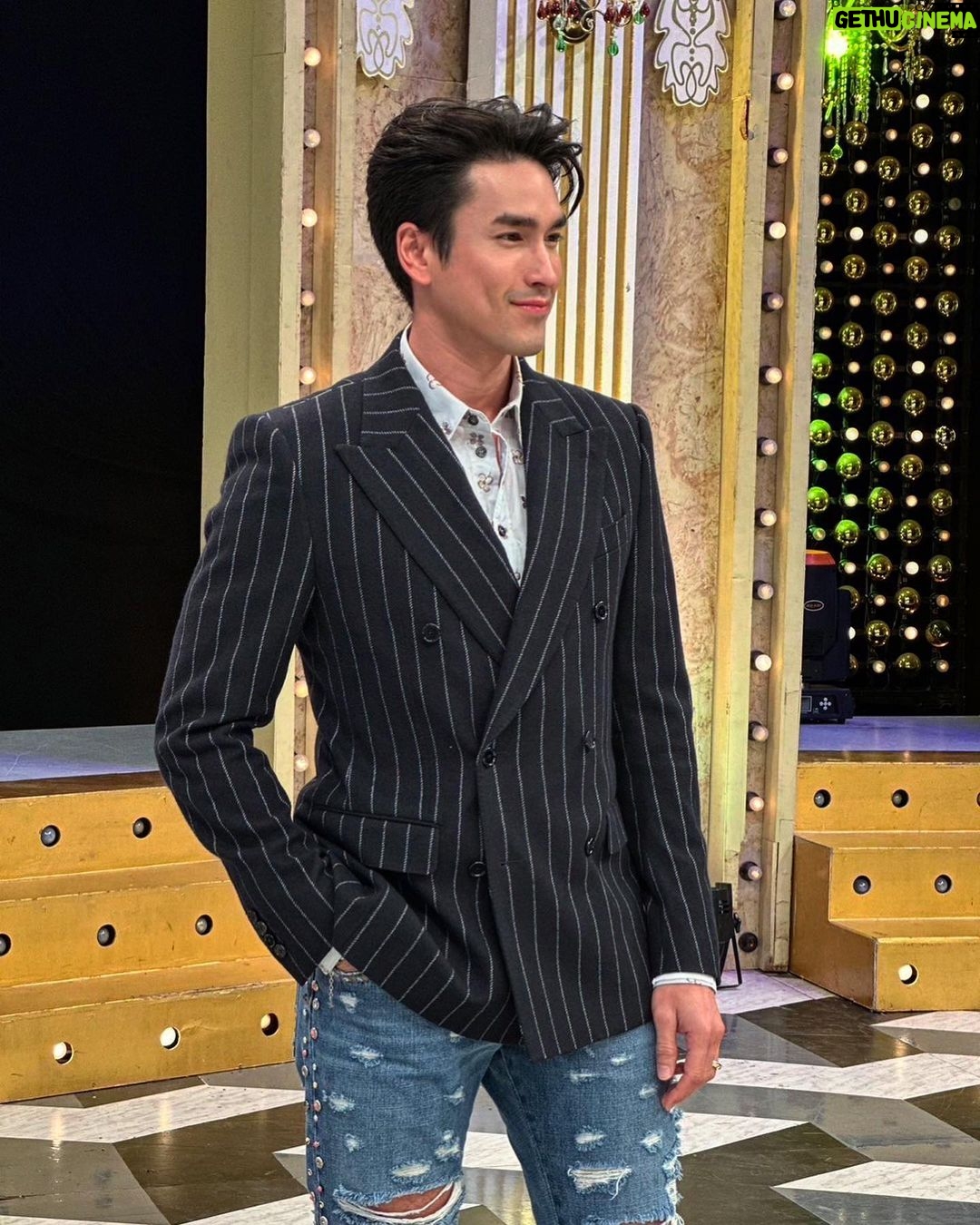 Nadech Kugimiya Instagram - @dolcegabbana 👑 for “3Zaap” TVshow 1PM tomorrow!