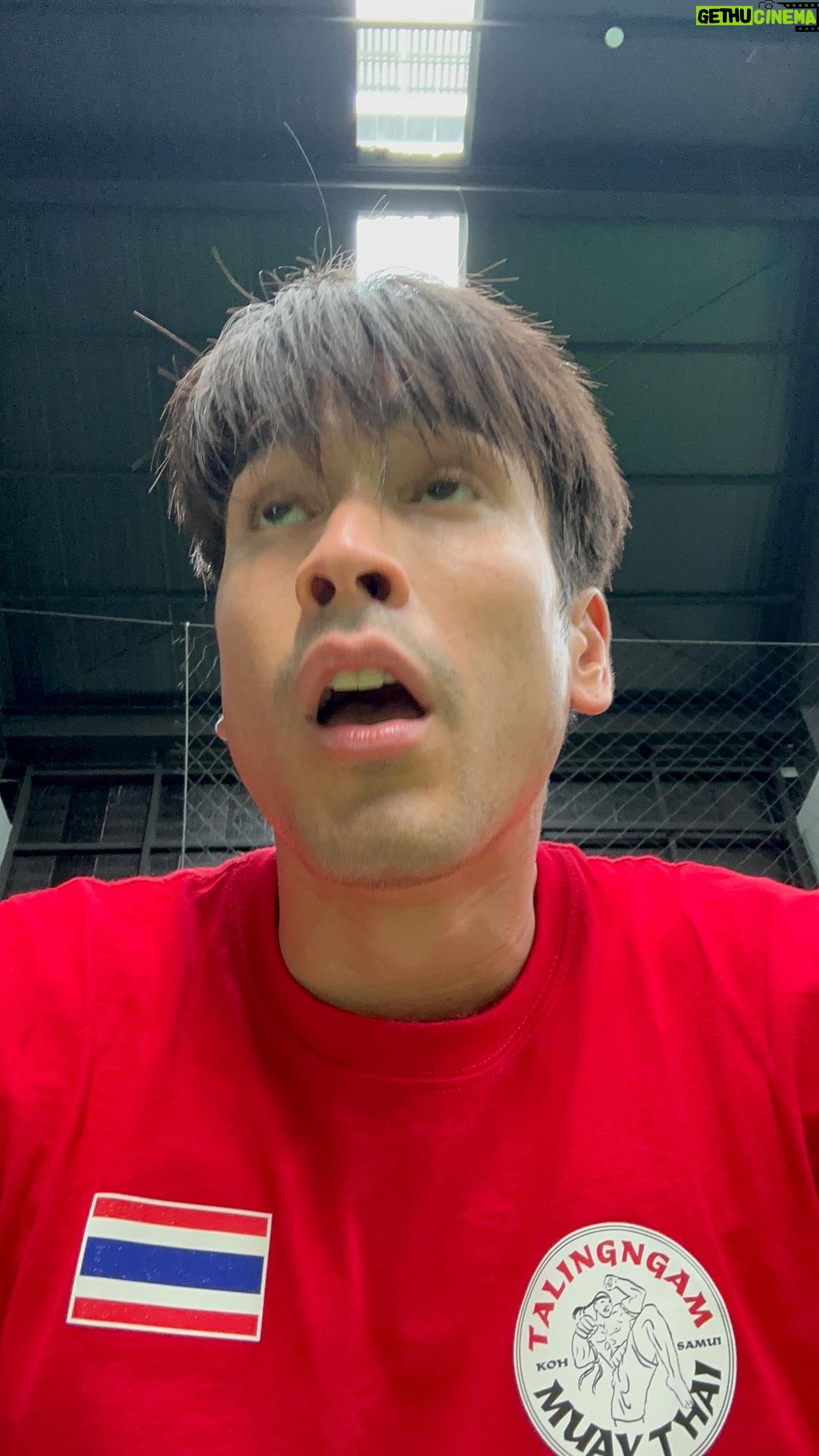 Nadech Kugimiya Instagram - Australia Rules 🏉 pre-game training session @sporttechproth Sport Tech Pro Thailand