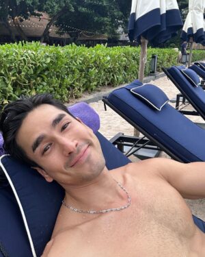 Nadech Kugimiya Instagram - ตัวอยู่ไกล๊ไกล หัวใจอยู่ใกล๊เตอ