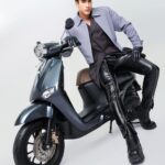 Nadech Kugimiya Instagram - “The New High” สำหรับผม คือการนำความวินเทจ มาปรับเปลี่ยนให้ทันยุคสมัย เพิ่มเทคโนโลยีต่างๆ เข้าไป ให้มีกลิ่นอายเสน่ห์ความคลาสสิคและความโมเดิร์น อยู่ด้วยกัน” พบกับ New Honda Giorno+ : The New High ในรุ่น 125cc ที่พร้อมให้ “ทุกสไตล์ ไปได้ไกลกว่า” #TheNewHigh #HondaMotorcycleThailand #ThaiHonda #Giorno+ #🏍
