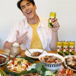 Nadech Kugimiya Instagram - ใครชอบกินเผ็ดเหมือนผมบ้าง🙋‍♀️🙋 แต่บางทีก็เผ็ดจนไปต่อไม่ไหว กินน้ำอะไรก็ไม่หายเผ็ด ขอแนะนำไอเท็มเด็ด ใหม่! 7อัพ เลมอนโซดา ที่เปรี้ยววว ซ่าาาา เพราะผสมน้ำเลมอนแท้ๆ ให้จานเผ็ดอร่อยยิ่งขึ้น แก้เผ็ดได้ดีสุดๆ จะส้มตำ ยำ แซ่บๆก็ไม่กลัว! รีบไปลองเลย ที่ร้านค้าปลีกและร้านค้าชั้นนำทั่วประเทศเลย #7UpLemonSoda #เปรี้ยวซ่าคู่มื้อแซ่บ #ผสมน้ำเลมอนแท้