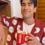Nadech Kugimiya Instagram - เนสกาแฟ เบลนด์ แอนด์ บรู เปลี่ยนโฉมใหม่ อร่อยเหมือนเดิม! หอมกาแฟ อร่อย กลมกล่อมไม่เปลี่ยน อย่าลืมยลโฉมใหม่สุดปัง และซื้อมาดื่มกันนะคร้าบบทุกค๊นนน #NESCAFEBlendandBrew #เนสกาแฟโฉมใหม่อร่อยเหมือนเดิม #เนสซองแดง