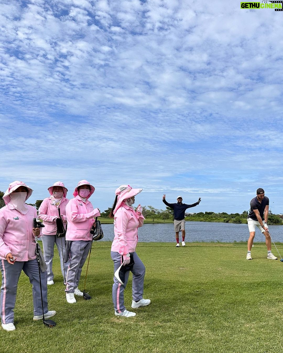 Nadech Kugimiya Instagram - ⛳️ T-Off #offthegrid