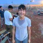 Nadech Kugimiya Instagram - สว่างคาตา 😳 1 ในคิวถ่ายที่เดือดสุดของ #ธี่หยด “ไร่ข้าวโพด” 🌾6เย็นถึง6เช้า🌾 เพื่อ 1 ฉาก อย่าลืมไปดูกันนะครับ ว่าเดือดแค่ไหน ธี่หยด มื้อนี่ทุกโรงภาพยนตร์😈