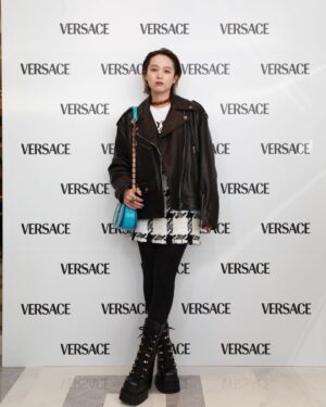 Nana Seino Instagram - おつかれーらいす。

VERSACE銀座本店のレセプションに行ってきました。

ガチャガチャ楽しかった☺︎

#Versace
#VersaceGinza
#ヴェルサーチェ