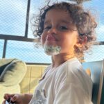 Nanda Costa Instagram - Toda vez que eu me “quebrava” minha mãe dizia: se eu pudesse tirar sua dor e botar em mim, eu faria. Os primeiros pontinhos chegaram, e essa frase nunca fez tanto sentido 💔. Eu segurei Tiê e Lan me segurou. Vc já passou por isso? Quantos anos seu filho tinha quando isso aconteceu?