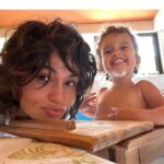 Nanda Costa Instagram - Toda vez que eu me “quebrava” minha mãe dizia: se eu pudesse tirar sua dor e botar em mim, eu faria. Os primeiros pontinhos chegaram, e essa frase nunca fez tanto sentido 💔. Eu segurei Tiê e Lan me segurou. Vc já passou por isso? Quantos anos seu filho tinha quando isso aconteceu?