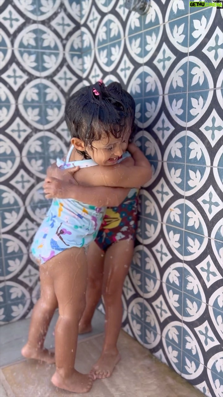 Nanda Costa Instagram - Delícia de verão na casa das vizinhas! Obrigada @help19 ❣️
