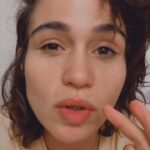 Nanda Costa Instagram - Compartilhei um relato pessoal sobre papai noel com a @bueno_leticia , depois desse áudio, achei que não valia a pena falar da minha relação... Me conta aqui nos comentários a sua relação com a chupeta?! Ops, com o papai noel ?