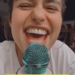 Nanda Costa Instagram - Marque aqui nos comentários o @ de quem arrasa nessa categoria 👇🏽 Me conta também aquela música que você cantou errado a vida inteira 🫣