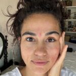Nanda Costa Instagram – Cadê a galera 35+ daqui?
Tmb tá sentindo na pele o colágeno se esvaindo? Esse ano eu faço 3.8. Vai cair, não tem jeiito. Mas tô trazendo pro feed o meu puro suco de colágeno! Laser pra pele grudar na cara, lazer pra manchas, poros, linhas finas, aff.. . As vezes tem que piorar pra melhorar. 😂
Depois eu posto uma foto de como ficou, se quiserem saber, também conto o que eu fiz ❤️