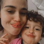 Nanda Costa Instagram - Tiê me ensinou a botar a ponta da língua no nariz. Quem tmb é capaz?
