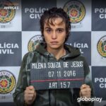 Nanda Costa Instagram - Foi na hora de abandonar a vida errada que tudo piorou pra Milena. O sonho do sucesso em cima do palco precisou ser adiado, mas será que ainda é possível? #Justiça2 tá chegando em 11/04! #PraTodosVerem: Foto de Milena, personagem da atriz Nanda Costa em Justiça 2, durante a sua prisão. Ela tem cabelos curtos, lisos, escuros e com franja e veste um casaco de moletom verde escuro com manchas brancas. A mesma segura uma placa com o seu nome Milena Souza de Jesus, a data 07/11/2016, e a identificação do artigo criminal 157.