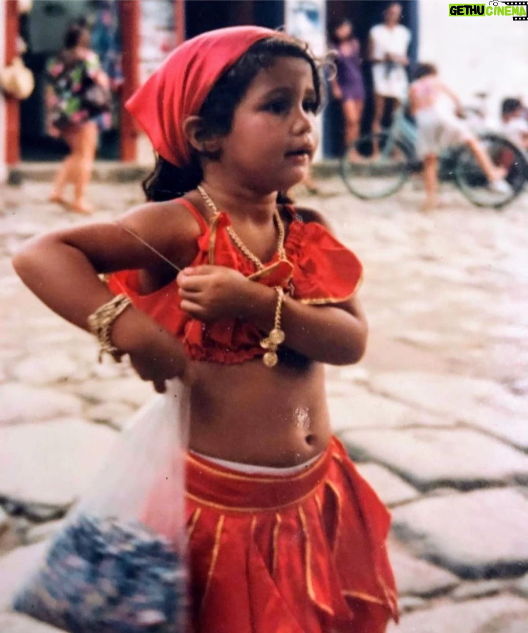 Nanda Costa Instagram - Que nossa Senhora Aparecida proteja as crianças de todo mal 🙏🏽 Desejo paz, amor e presença ❤️ Feliz 12/10 para todos e todas vcs! Axé 🙌🏽