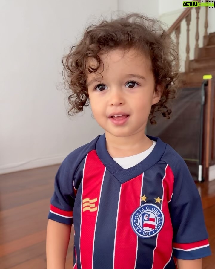 Nanda Costa - 138.5K Likes - Hoje foi a primeira vez delas no maraca! Acho que fora nós 4, só tinha o @_danilomesquita com camisa do Baêa . Perdemos, mas nos divertimos muito. Comemos milho, tomamos @brahmacerveja e as meninas aprenderam a falar mengão, graças a Ika. Mas tá valendo, até porque a Lan só não torce pro Flamengo quando é contra o @ecbahia!
#BBMP ❤️💙🤍
Obrigada @micheldiamant, @sampaio_carol, Mariana, Bombom e @cseventos!
#maracacombrahma e milho !
