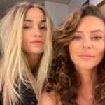 Nanda Costa Instagram - Escolhi esse carrossel pra celebrar o dia do amigo! Paolla além de linda e talentosa, é extremamente generosa, engraçada e alto astral. Nos conhecemos rapidamente há 20 anos, mas nunca tínhamos trabalhado juntas (nem ficado amigas). Mas depois de Justiça 2, cheguei a conclusão que poderíamos ter sido melhores amigas na quinta série. E, assim será! Feliz dia, Pá❣️ obrigada por tudo! Love Love Love #Justiça2 chega em outubro e vocês vão poder conhecer Milena e Jordana 😈😇 quem tá ansioso levanta a mão 🙈🙋🏻‍♀️