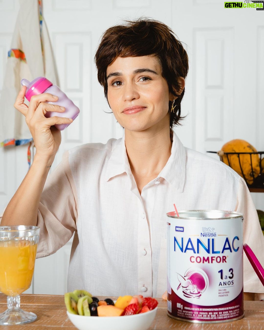 Nanda Costa Instagram - No café da manhã, na hora do lanche e na pausa da brincadeira! NANLAC®️ Comfor é a nossa escolha por conter nutrientes que auxiliam no desenvolvimento das meninas, em equilíbrio com uma alimentação saudável.. NANLAC®️ Comfor é uma fórmula infantil de primeira infância que contém vitaminas, minerais, DHA e prebióticos, que são nutrientes importantes para o desenvolvimento das nossas filhas, combinado a nutrientes essenciais para o crescimento e desenvolvimento adequado. NANLAC®️ Comfor ainda contém minerais como cálcio, ferro, zinco e vitamina A, o que para nós é indispensável para esta fase da vida delas. Consulte seu pediatra ou nutricionista infantil para a recomendação correta e experimente. @nestlenanlac #publi #consulteseupediatra