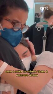 Nanda Costa Instagram - Ontem foi ao ar no @gnt o último episódio da nossa série “do amor e de Luta”, dirigido pela @tatiana_issa_ (te amo, Tati). Hoje, no dia do #orgulho, quero falar da importância do acolhimento, do colo.. quero agradecer minha mãe, meu amor, minhas filhas, meus amigos, minha família, vc que me acompanha e que torce por mim. E, dizer pra você que se identifica comigo, que você não está só! E pra você que teve depressão pós parto, todo meu amor ❤️