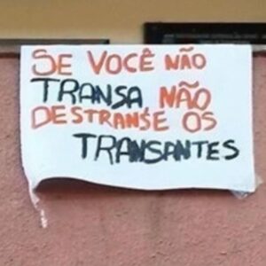 Nanda Costa Instagram - 6/9! Marque o @ e não diga nada! Se puder, COPULEM! 
#diadosexo #façamos 

Obs: sobre a foto de número 
 6, eu roubei de um post da @deboralamm , apesar de concordar com a frase, quero deixar bem claro que não fui eu que pichei . Aliás, eu roubei dela vários desses “ lambe lambe “ ( alguém sabe o plural de lambe lambe?) 
Enfim… 
Façamos!