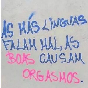 Nanda Costa Instagram - 6/9! Marque o @ e não diga nada! Se puder, COPULEM! 
#diadosexo #façamos 

Obs: sobre a foto de número 
 6, eu roubei de um post da @deboralamm , apesar de concordar com a frase, quero deixar bem claro que não fui eu que pichei . Aliás, eu roubei dela vários desses “ lambe lambe “ ( alguém sabe o plural de lambe lambe?) 
Enfim… 
Façamos!