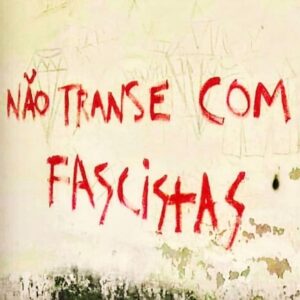Nanda Costa Instagram - 6/9! Marque o @ e não diga nada! Se puder, COPULEM! 
#diadosexo #façamos 

Obs: sobre a foto de número 
 6, eu roubei de um post da @deboralamm , apesar de concordar com a frase, quero deixar bem claro que não fui eu que pichei . Aliás, eu roubei dela vários desses “ lambe lambe “ ( alguém sabe o plural de lambe lambe?) 
Enfim… 
Façamos!