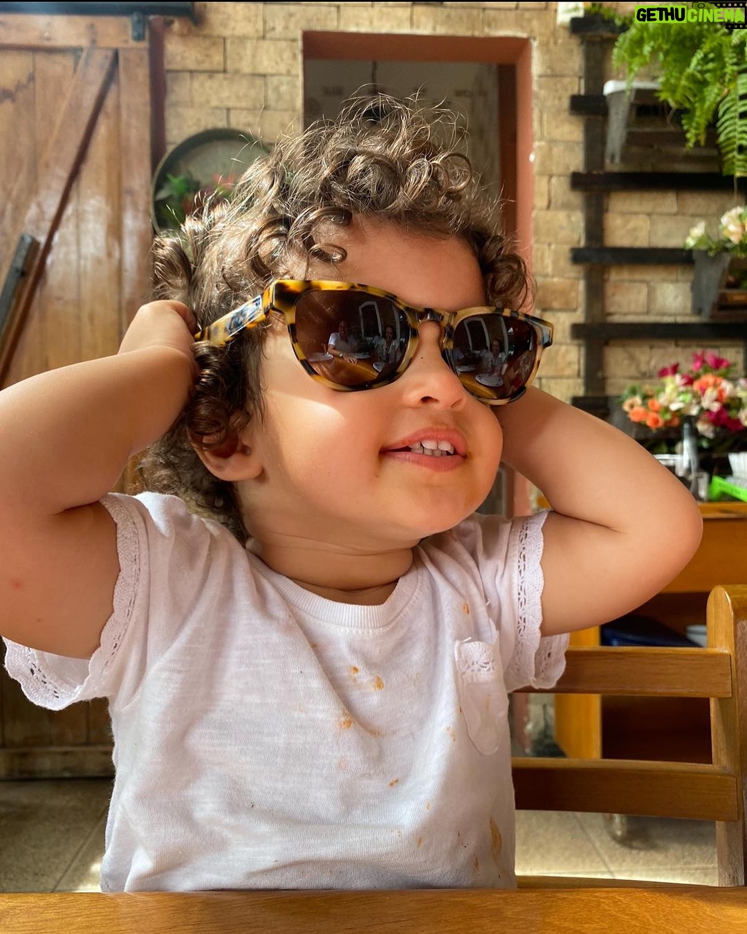 Nanda Costa - 112.8K Likes - Sou libriana, com lua em gêmeos, casada com uma geminiana (com ascendente em libra).
Nossas filhas tem o sol em libra (como eu), e a lua em Áries ( como a Lan). Elas nasceram com um minutinho só de diferença, e com os planetas nos mesmo lugares. Um mapa astral praticamente igual. Eu super acredito em astrologia, e tenho muita sorte de acompanhar tão de perto a evolução das minhas librianas com ascendente em touro. Elas são tão parecidas e tão diferentes, que nem sei. Mas desconfio que esse charme todo, é coisa de quem tem o signo e o ascendente regido por Vênus. Tô mentindo, ou tô errada?!🫣🤩🫶🏼