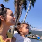 Nanda Costa Instagram - Sou libriana, com lua em gêmeos, casada com uma geminiana (com ascendente em libra). Nossas filhas tem o sol em libra (como eu), e a lua em Áries ( como a Lan). Elas nasceram com um minutinho só de diferença, e com os planetas nos mesmo lugares. Um mapa astral praticamente igual. Eu super acredito em astrologia, e tenho muita sorte de acompanhar tão de perto a evolução das minhas librianas com ascendente em touro. Elas são tão parecidas e tão diferentes, que nem sei. Mas desconfio que esse charme todo, é coisa de quem tem o signo e o ascendente regido por Vênus. Tô mentindo, ou tô errada?!🫣🤩🫶🏼