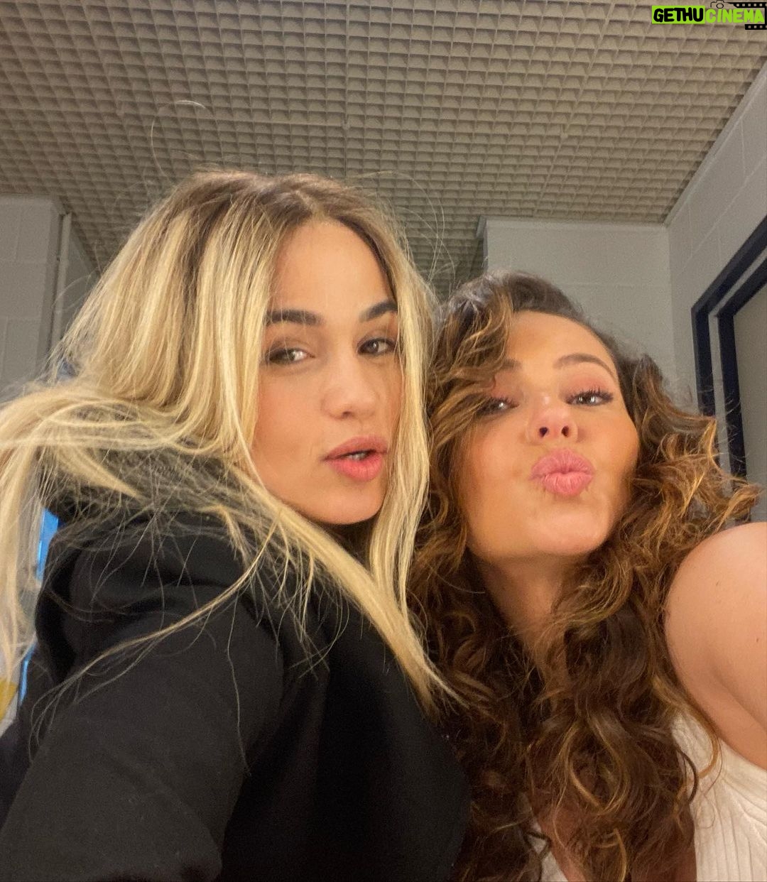Nanda Costa Instagram - Escolhi esse carrossel pra celebrar o dia do amigo! Paolla além de linda e talentosa, é extremamente generosa, engraçada e alto astral. Nos conhecemos rapidamente há 20 anos, mas nunca tínhamos trabalhado juntas (nem ficado amigas). Mas depois de Justiça 2, cheguei a conclusão que poderíamos ter sido melhores amigas na quinta série. E, assim será! Feliz dia, Pá❣️ obrigada por tudo! Love Love Love #Justiça2 chega em outubro e vocês vão poder conhecer Milena e Jordana 😈😇 quem tá ansioso levanta a mão 🙈🙋🏻♀️