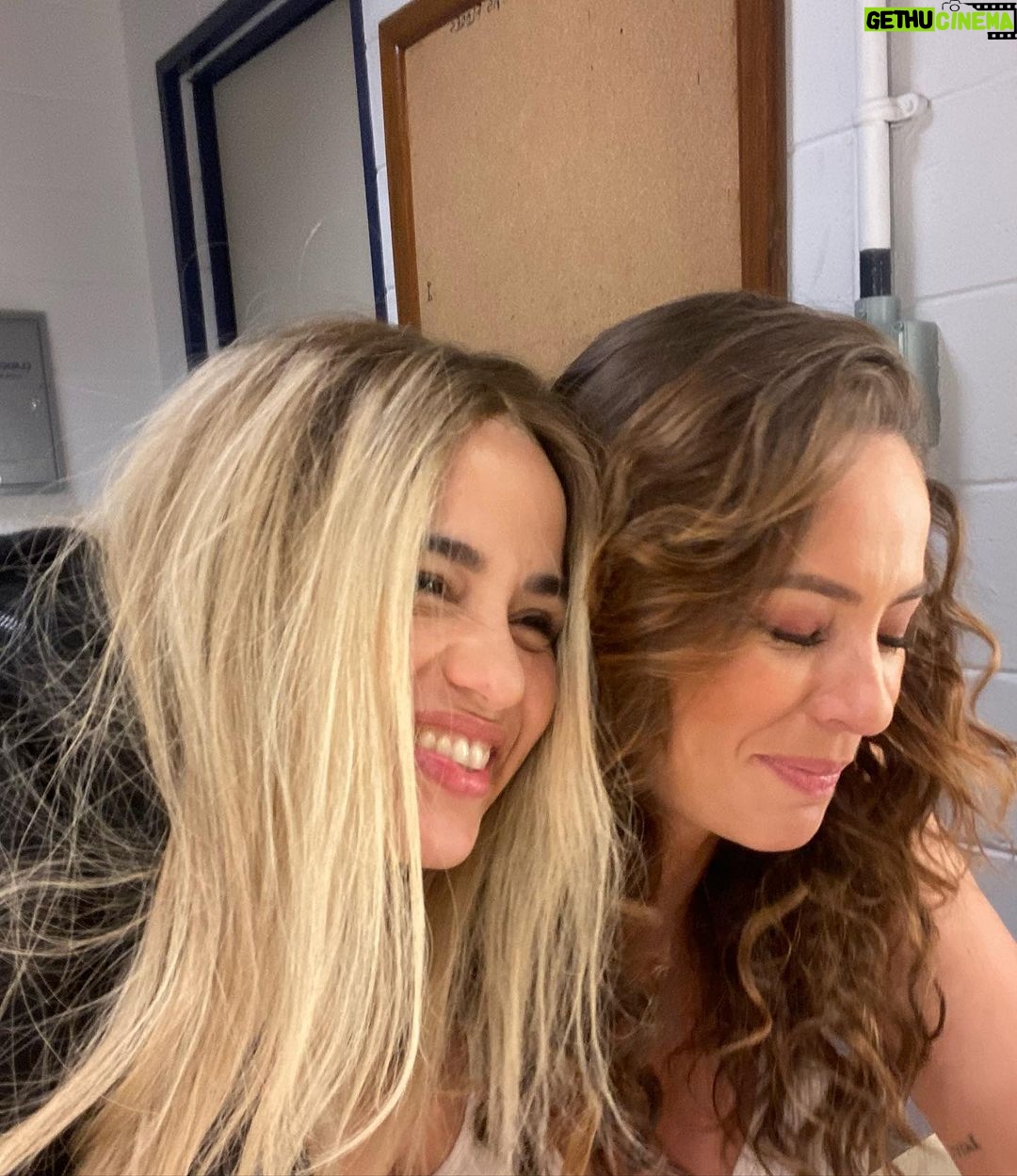 Nanda Costa Instagram - Escolhi esse carrossel pra celebrar o dia do amigo! Paolla além de linda e talentosa, é extremamente generosa, engraçada e alto astral. Nos conhecemos rapidamente há 20 anos, mas nunca tínhamos trabalhado juntas (nem ficado amigas). Mas depois de Justiça 2, cheguei a conclusão que poderíamos ter sido melhores amigas na quinta série. E, assim será! Feliz dia, Pá❣️ obrigada por tudo! Love Love Love #Justiça2 chega em outubro e vocês vão poder conhecer Milena e Jordana 😈😇 quem tá ansioso levanta a mão 🙈🙋🏻♀️