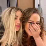 Nanda Costa Instagram - Escolhi esse carrossel pra celebrar o dia do amigo! Paolla além de linda e talentosa, é extremamente generosa, engraçada e alto astral. Nos conhecemos rapidamente há 20 anos, mas nunca tínhamos trabalhado juntas (nem ficado amigas). Mas depois de Justiça 2, cheguei a conclusão que poderíamos ter sido melhores amigas na quinta série. E, assim será! Feliz dia, Pá❣️ obrigada por tudo! Love Love Love #Justiça2 chega em outubro e vocês vão poder conhecer Milena e Jordana 😈😇 quem tá ansioso levanta a mão 🙈🙋🏻‍♀️