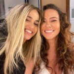 Nanda Costa Instagram - Escolhi esse carrossel pra celebrar o dia do amigo! Paolla além de linda e talentosa, é extremamente generosa, engraçada e alto astral. Nos conhecemos rapidamente há 20 anos, mas nunca tínhamos trabalhado juntas (nem ficado amigas). Mas depois de Justiça 2, cheguei a conclusão que poderíamos ter sido melhores amigas na quinta série. E, assim será! Feliz dia, Pá❣️ obrigada por tudo! Love Love Love #Justiça2 chega em outubro e vocês vão poder conhecer Milena e Jordana 😈😇 quem tá ansioso levanta a mão 🙈🙋🏻‍♀️