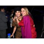 Nanda Costa Instagram - Um carrossel de emoções pra celebrar e agradecer mais uma noite inesquecível! Mil vezes viva nossa Rainha absoluta @mariabethaniaoficial , a maior intérprete, força e potência que nós temos ❣️ Quando a maior voz encontra os batuques da Lan eu nem sei dizer o que sinto! Bravos 👏🏽👏🏽👏🏽👏🏽 fotos da querida e talentosa @granatocristina_ 🫶🏼❤️ Obrigada @festivaldeinvernonorio @peckproducoes @tigre.ag @leomarcal @guilhermebarros Marina Da Glória