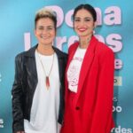Nanda Costa Instagram – Toda na beca pra ver Dona Lurdes Regina Casé brilhando no cinema! @arletesallesoficial e @reginacase são duas das maiores atrizes do nosso país, é emocionante e divertidíssimo esse encontro delas no filme. Eu fico muito feliz de estar ao lado delas, mesmo que rapidinho. Uma lindeza ver essa mãe que dedicou uma vida inteira pelos filhos tomando as rédeas da própria vida. Regina é gênia e faz a gente rir do início ao fim. @evandromesquita chegou chegando, fazendo a gente se apaixonar pelo Mário Sérgio. Já quero o Dona Lurdes 2, só pra curtir mais um pouquinho dessa química perfeita! Bom demais reencontrar essa família que começou em Amor de Mãe, que atravessou a Pandemia.. Vivemos tantas coisas juntos..
Dona Lurdes ganhou um filme pra chamar de seu. Ela merece! Lurdes merece o mundo!
Obrigada @manueladiasautora por mais essa parceira 🫶🏼 obrigada @crismarquesreis e todos os envolvidos nessa história. Uma sorte poder matar (ou melhor, viver) a saudade dessa familia! O filme estreia nesta quinta-feira, 28/03, nos cinemas! Assistam, está imperdível!
Styling @marifranca_
Beleza @cami.nhante