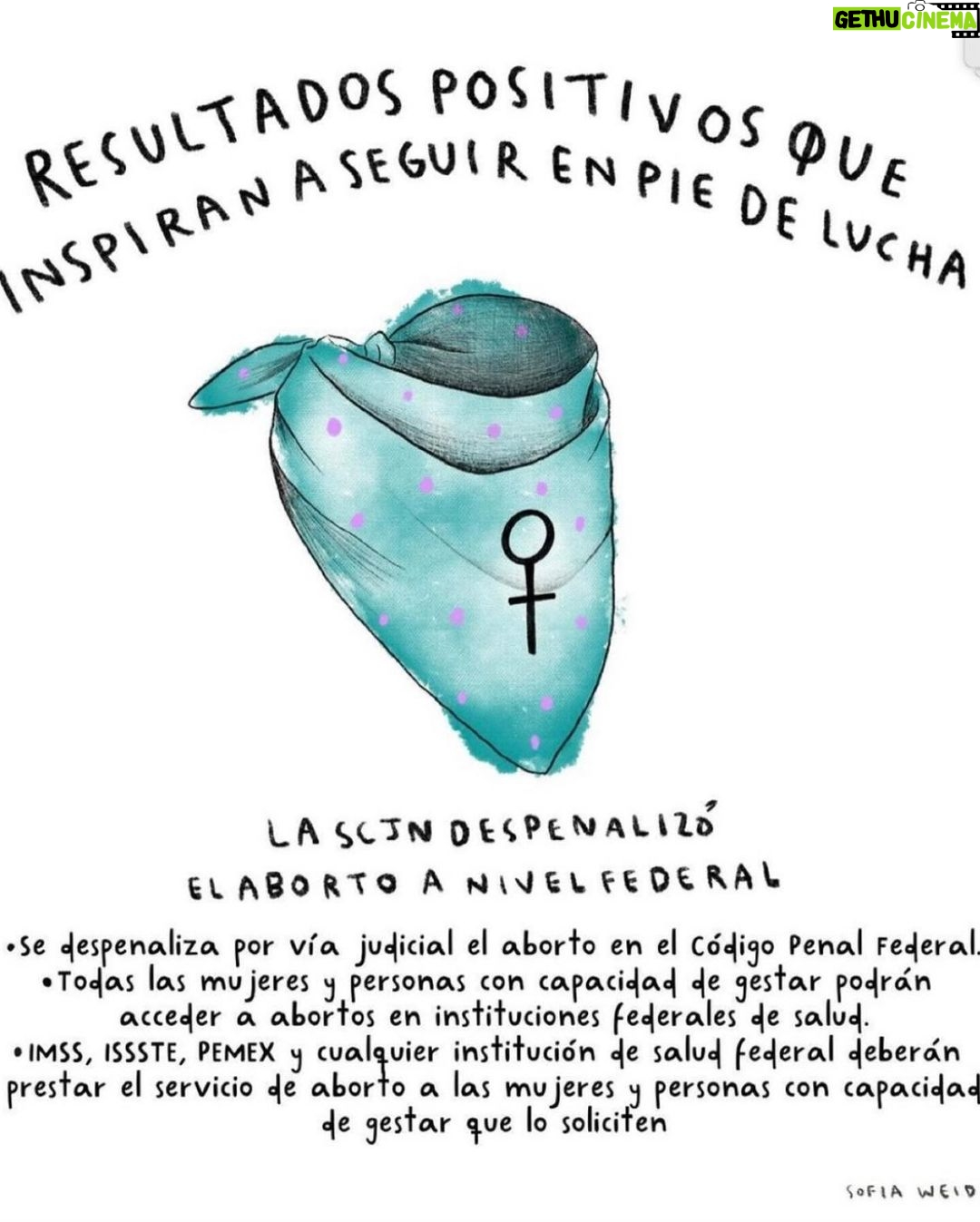 Natalia Téllez - 143.2K Likes - La doctora me escribió “está perfecta tu chamaca”…entendí que eras una niña, que tú venías perfecta, pero el mundo al que venías era todo menos perfecto, especialmente para las mujeres. Tanta gente al enterarse de tu sexo me decía “Ay ojalá sea muy bonita” yo solo podía pensar “Ojalá esté muy sana, muy fuerte, muy valiente, ojalá no sea lo que nadie espera y tenga el valor de sostenerlo y sea libre, ojalá esté a salvo, ojalá pueda definirse, ojalá esté … ojalá yo sea lo suficientemente fuerte para mantenerla aquí, sin que la rompan, sin que la hagan dudar, sin que la cambien. Como resuenan las consignas del 8M resuena mi corazón “LA QUIERO VIVA Y LIBRE…NOS QUIERO VIVAS Y LIBRES” #8M 💜