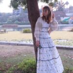 Natalia Téllez Instagram - Hola mi hombro se ve gigantesco 🙀 (pero los vestidos vintage lo valen)