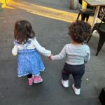 Natalia Téllez Instagram - Así pasa el tiempo y acomoda los corazones donde van, ♥️ se terminan rompecabezas que pensábamos con piezas perdidas y rotas para develar crisálidas gigantes que nos resguardaron y nos permitieron volar. Yo no lo sabía pero construí una red en el camino que se llama familia . Los quiero MUCHO @titijaques y @pedroprietotv