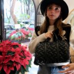 Natalia Téllez Instagram - Cuando llevas a la posada la bolsa que tu prima te quería robar 🎄♥️ #KurtGeigerLondon @kurtgeiger #publicidad