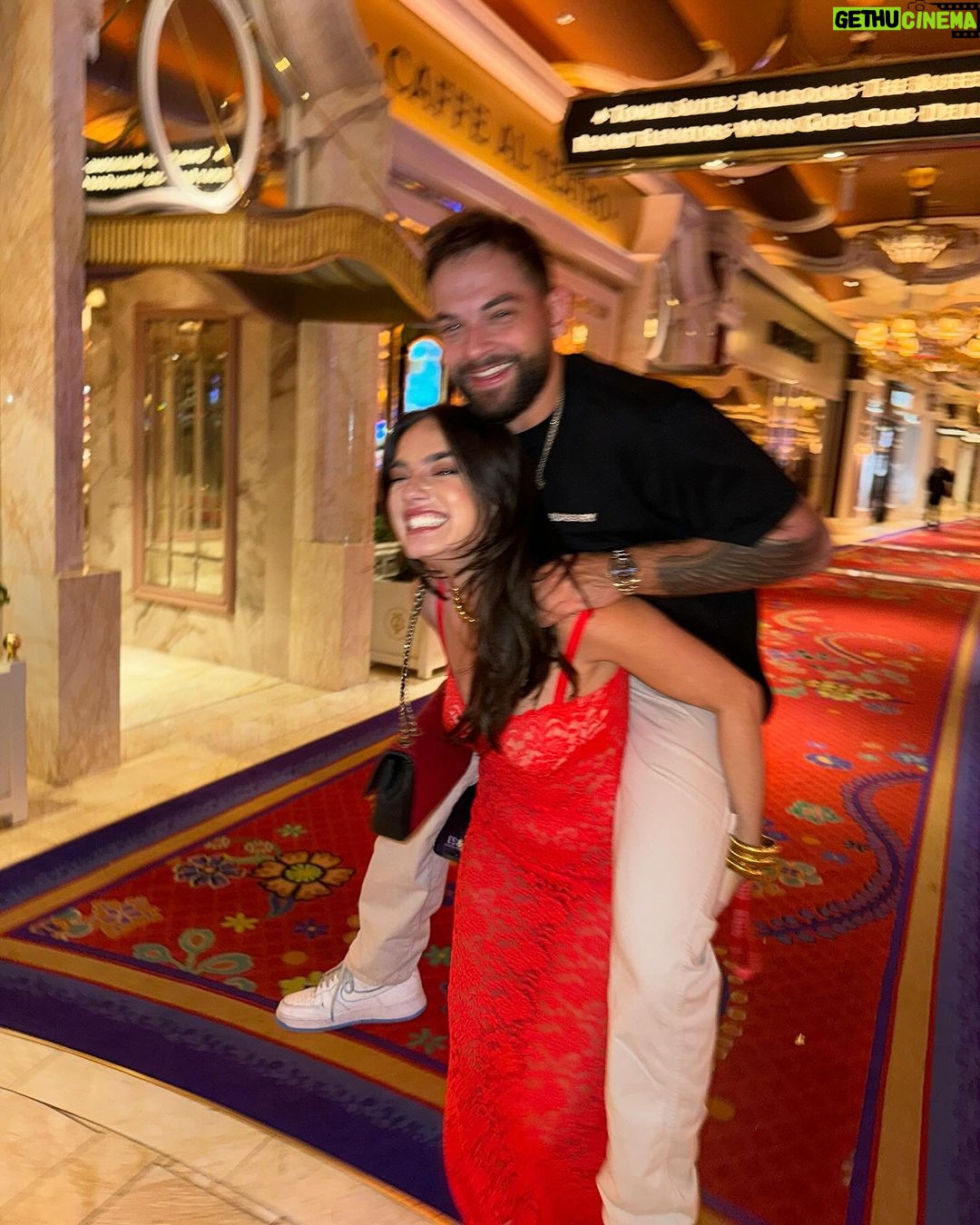 Natalie Mariduena Instagram - thats vegas babyy 💋✨ Las Vegas