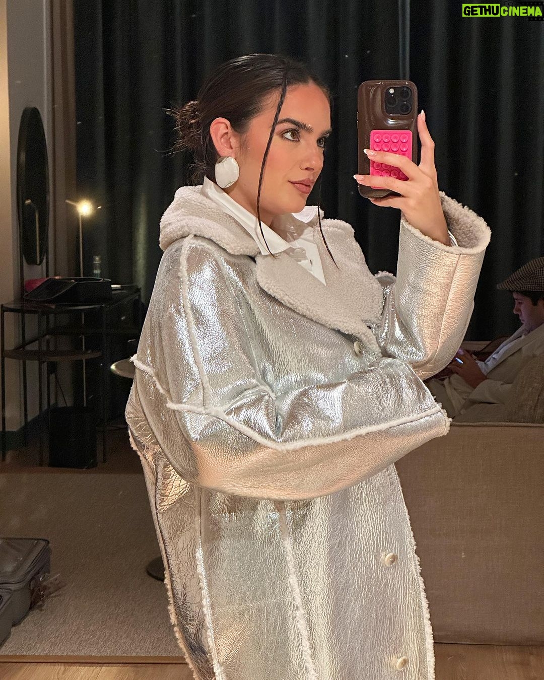 Natalie Mariduena Instagram - 🩶🤖 Milan, Italy