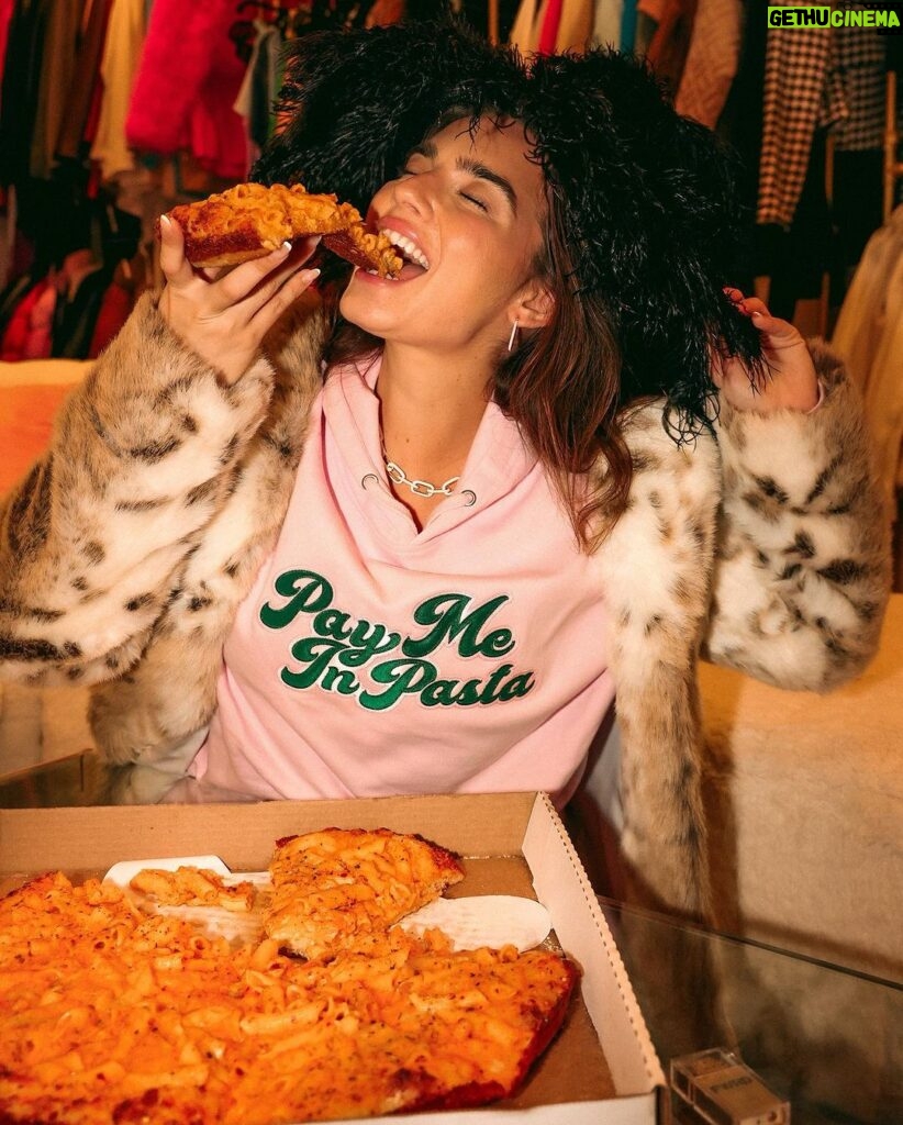 Natalie Mariduena Instagram - now servinngg vodka pasta pizza ! perfect for lunch or a late night girls night bite 💋 @doughbriks Doughbriks Pizza