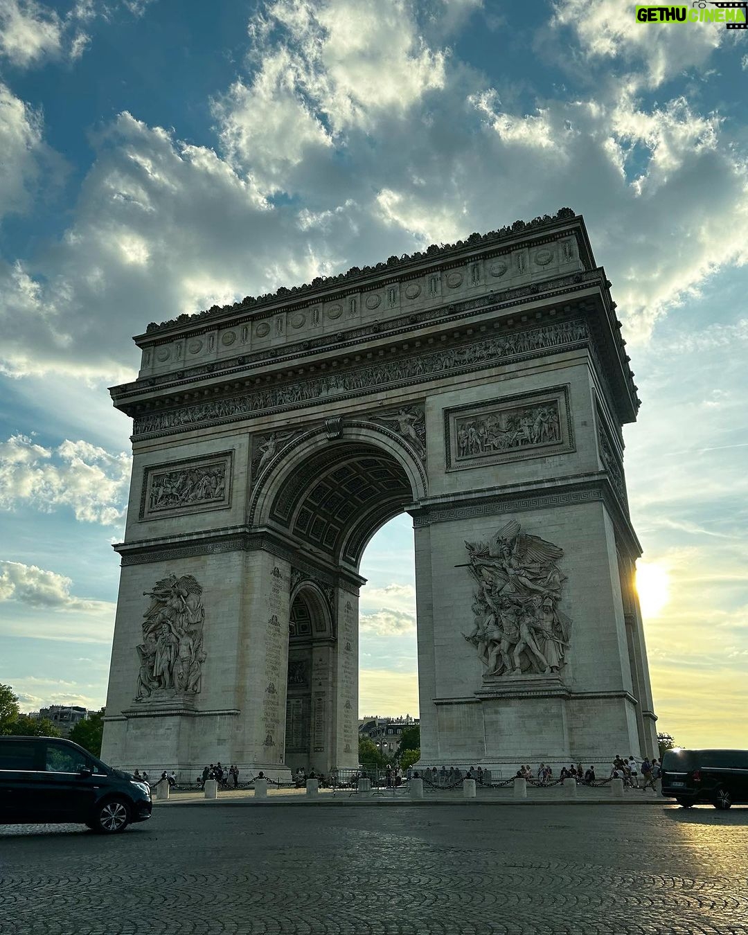Natalie Mariduena Instagram - to europe and back and now to your closet! @eladay summer dropping in two days 🥰☀️🥵♥️ Paris, France