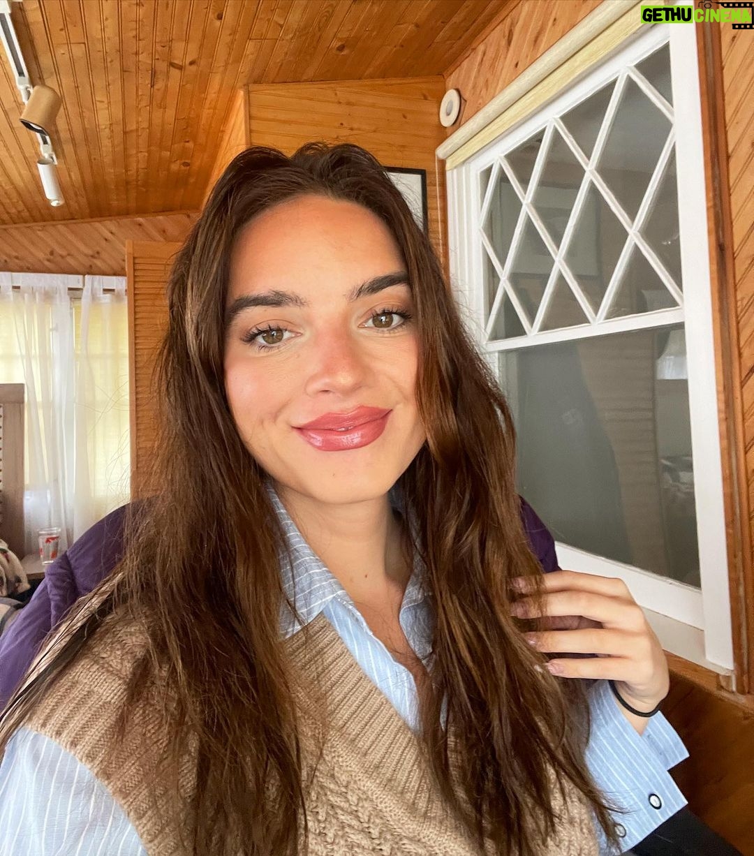 Natalie Mariduena Instagram – home for the holidays 🥰🎄☃️ Chicago