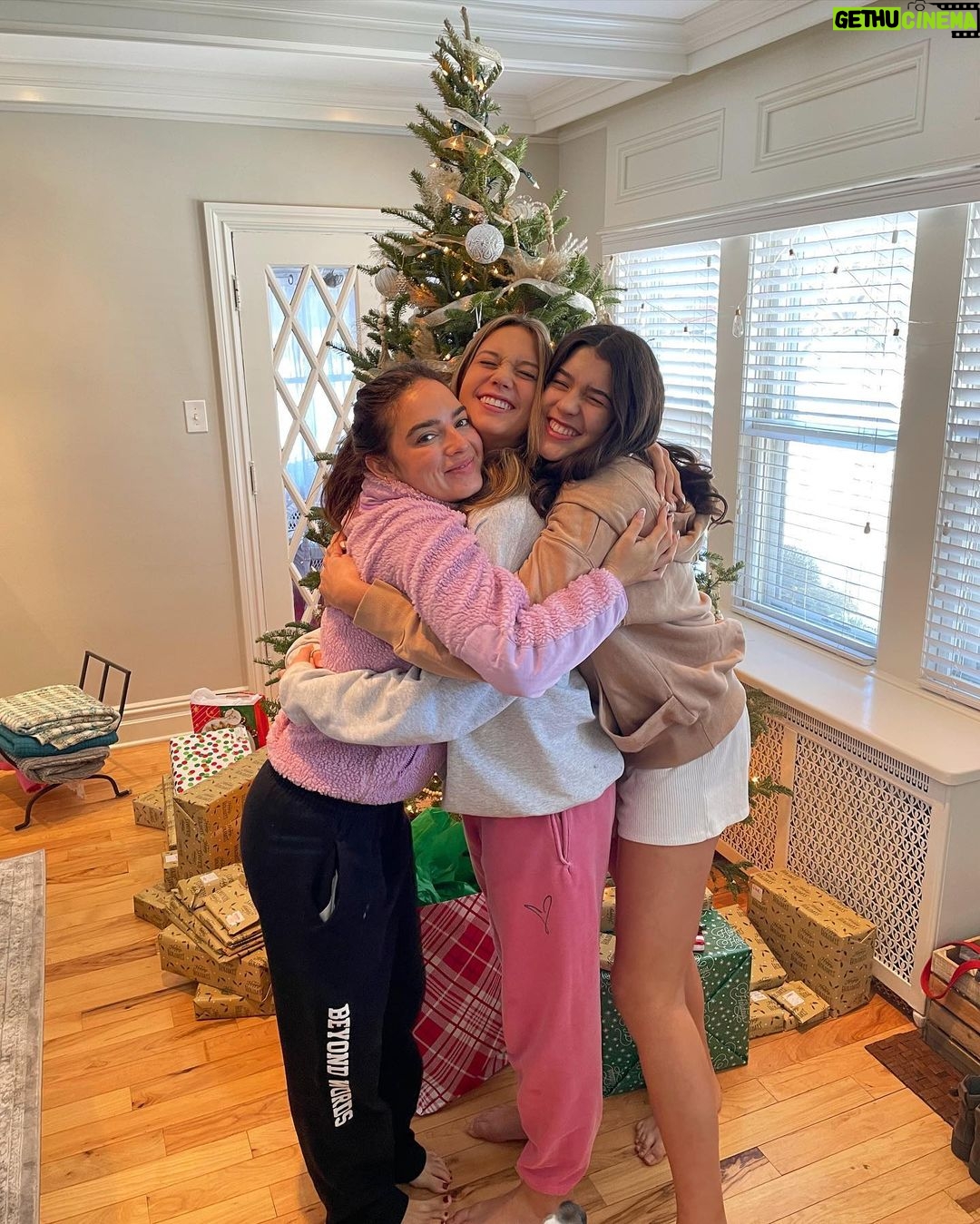 Natalie Mariduena Instagram - home for the holidays 🥰🎄☃️ Chicago, Illinois