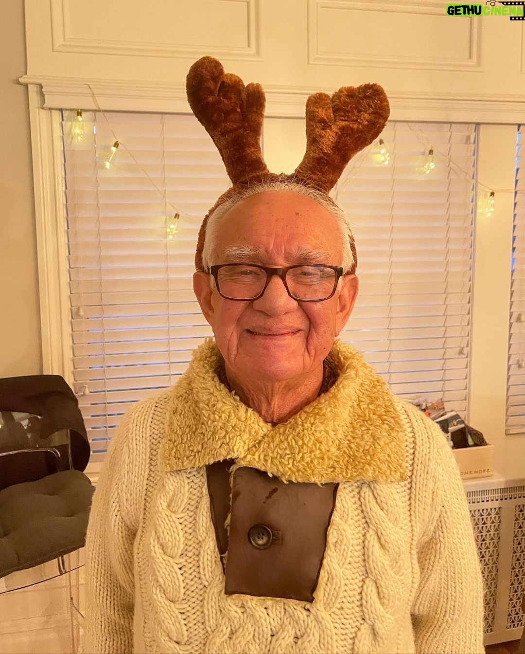 Natalie Mariduena Instagram - home for the holidays 🥰🎄☃️ Chicago, Illinois