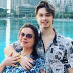 Natalya Korolyova Instagram - Сегодня очень важный для меня день ровно 21 год назад я стала мамой. Обрела счастье и потеряла покой 😜 Мои друзья прислали это трогательное видео, которое нашли в архивах… тут Архипка @grek_grex еще у меня в животике, а мои друзья и коллеги-артисты вместе со мной поют ему песню-пожелание: кто-то желает ему красиво петь, кто-то быть просто счастливым, а кто-то говорит, что время пролетит незаметно… И это правда… 21 год пролетел просто как яркая комета 💫… а ведь многие пожелания исполнились… и я хочу пожелать своему сыну ценить время, ценить людей и уметь быть счастливым, видеть что-то хорошее даже в сложные времена, получать от жизни удовольствие, быть сильным и проявлять гибкость, сохраняя внутренний стержень и нашу с папой любовь. Мы тебя очень-очень любим и гордимся тобою, Архип!!! #сын #деньрождения #семья #любовь #lovestory Krekshino, Moskovskaya Oblast', Russia