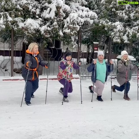 Natalya Korolyova Instagram - Наше воскресное , спортивное Крекшинское утро !!! Ух, красота ! Спорт на свежем воздухе в хорошей компании с классным тренером @progressov_a !!! #спорт #зима #здоровье Krekshino, Moskovskaya Oblast', Russia