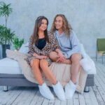 Natalya Korolyova Instagram - Я всегда уважала и уважаю профессионалов своего дела и с глубоким уважением отношусь к журналистам. Но только настоящим, а не любителям падальщины и фейковой информации. В любой профессии есть элементарные правила, основа основ, как правила движения, которые должен соблюдать каждый. А что сейчас? - Сейчас полное отсутствие самоуважения. Просто хватают что-то, не зная что и пишут свои извращённые дешевые фантазии, бесцеремонно пытаясь столкнуть людей лбами и дискредитировать человека (но прежде всего себя как профи). Я по профессии артист. Артист мирового уровня, с огромной многотомной творческой историей, нравится это кому-то или нет. Но это так. И по своей работе мне приходится много ездить не только внутри моей любимой страны, но и за её пределами. И это нормально. В этом нет ничего предосудительного. Нормальный, уважающий себя журналист обратился бы либо ко мне, либо в мой офис с вопросами о причинах поездки. А дешёвки и подзаборные журналюги гонятся за рейтингами и пишут всякое дерьмо. Уважайте себя и свою профессию! Уважайте людей - и артистов, и читателей новостей. Не вводите их целенаправленно в заблуждение.Это чревато. С любовью и уважением к своему зрителю, Ваша Наташа Королёва! #правдажизни #артист #семья #любовь #мир #дружба