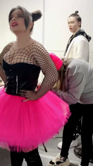 Natalya Korolyova Instagram - Сегодня в шоу «Две Звёзды» ну очень яркинько получилось ! Уфффф,Архип был смущён что даже перепутал слова ,  но я же мать и я умею удивлять , Аххха !!! Не судите строго , шалю! 😜😘😉