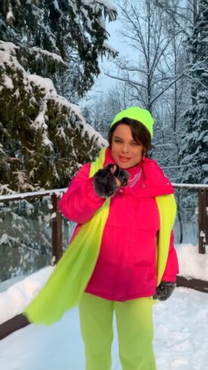 Natalya Korolyova Instagram - В предверии Нового года предлагаю вспомнить любимые новогодние песни !!! Готовы? Тогда поем вместе !!! #зимниемесяцы #наташакоролева #символюности
