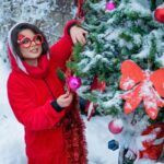 Natalya Korolyova Instagram - Подводим музыкальные итоги года, наряжаем елку🎄 и погружаемся в праздничную атмосферу вместе с Наташей Королевой🎉 Включай МУЗ-ТВ и смотри сегодня, 25 декабря, в 10:30 «У-Дачный чарт» с @koroleva__star 📺 Музыка согревает ❤️ #музтв #удачныйчарт #наташакоролева @milkis_photo_ ТРЦ "Европейский"